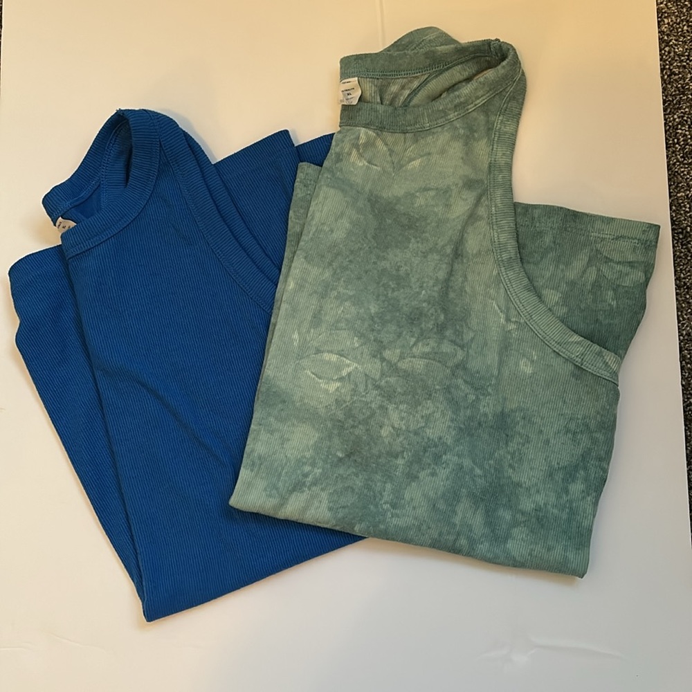 Old Navy Hi-Neck Ultralite Go-Dry Active Tank Top 2 pack